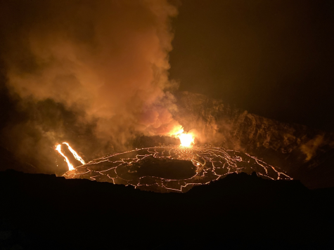 Kilaueas crater is filled with molten magma. 