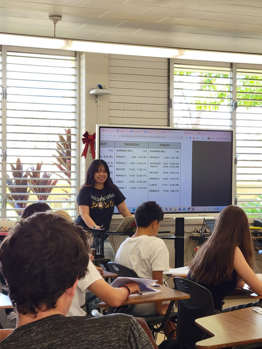 Profesora Polo in her classroom, waiting for an answer from her students. 